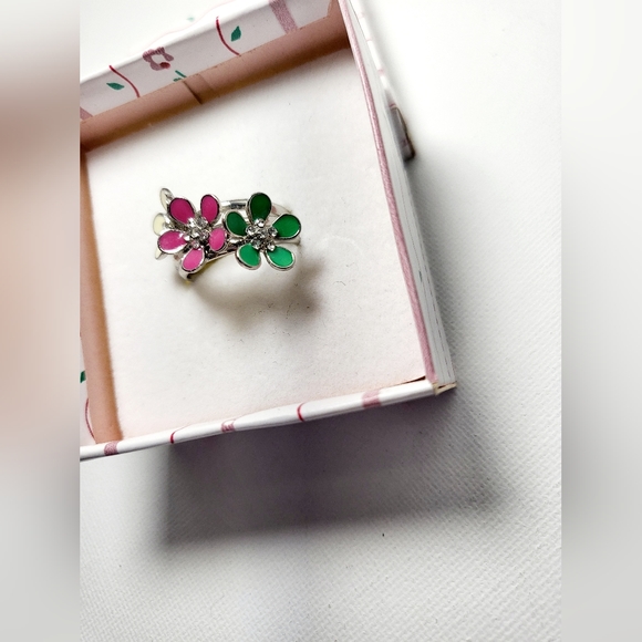 🕳️ Three Flower Ring - With Owl - Picture 5 of 14